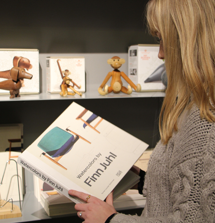 Ordrupgaard shop. Finn Juhl bog.